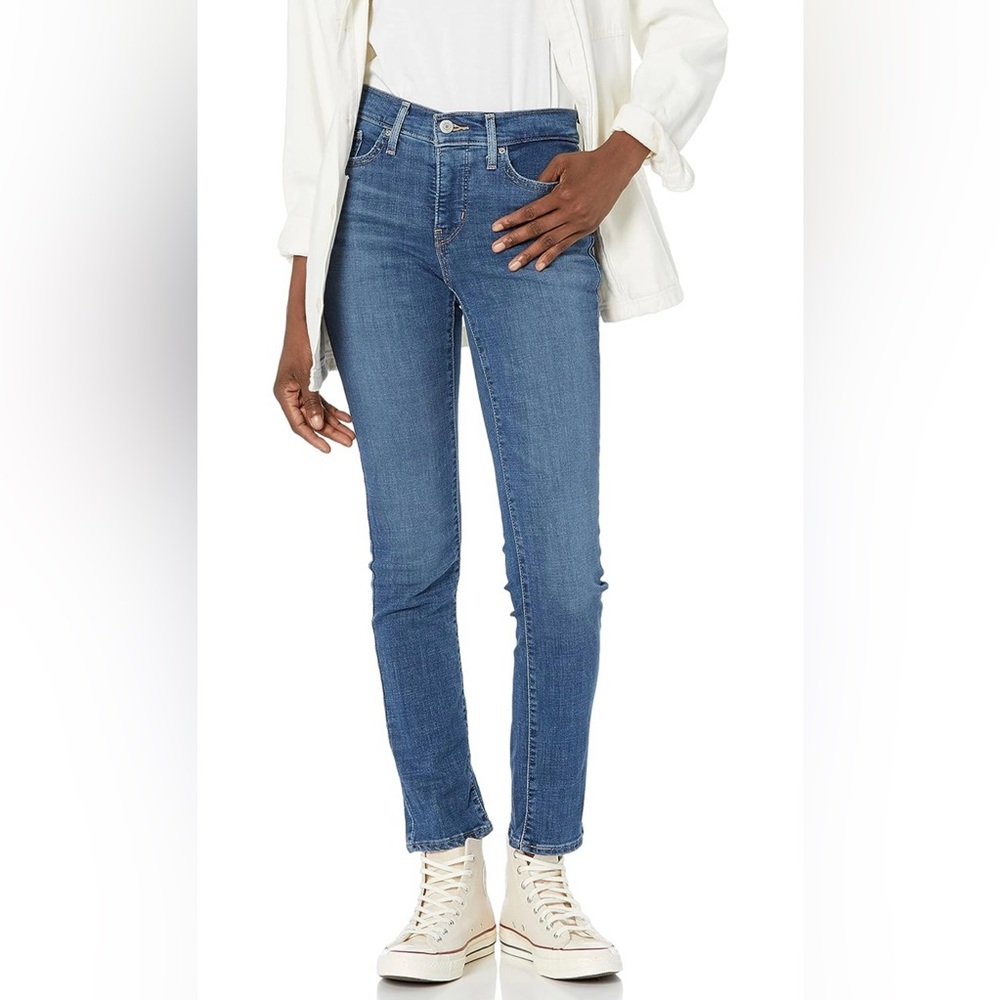 Levi’s 312 Shaping Slim Women’s Jeans in Lapis Breeze